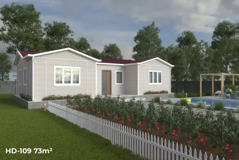 :Tekirdağ Trakya’da 73 m² HD-109 model tek katlı prefabrik ev, geniş bahçesi ve havuzuyla yan cephe görünümü