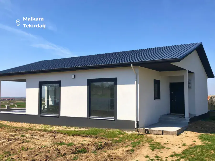 Tekirdağ Malkara'da geniş pencereli modern çelik ev
